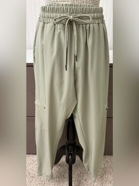 Women’s CALI Sport Joggers Lightweight Sage Green Pants Drawstring 4 Pockets Med